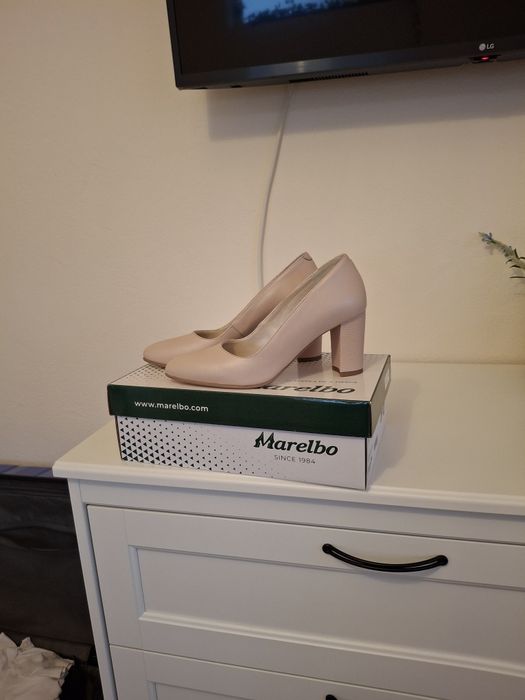 Pantofi cu toc, mărime 39