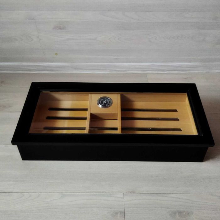 Хоризонтален хюмидор цвят черен мат. Промо цена 100€