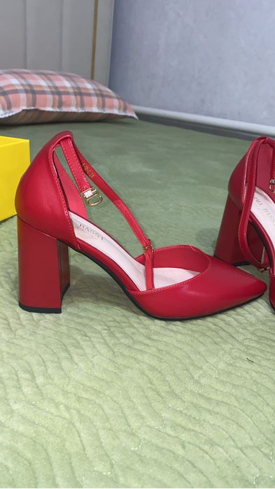 Продам новая туфли