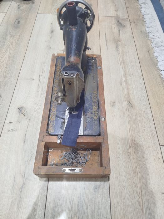 Ку́л тикув машинаси