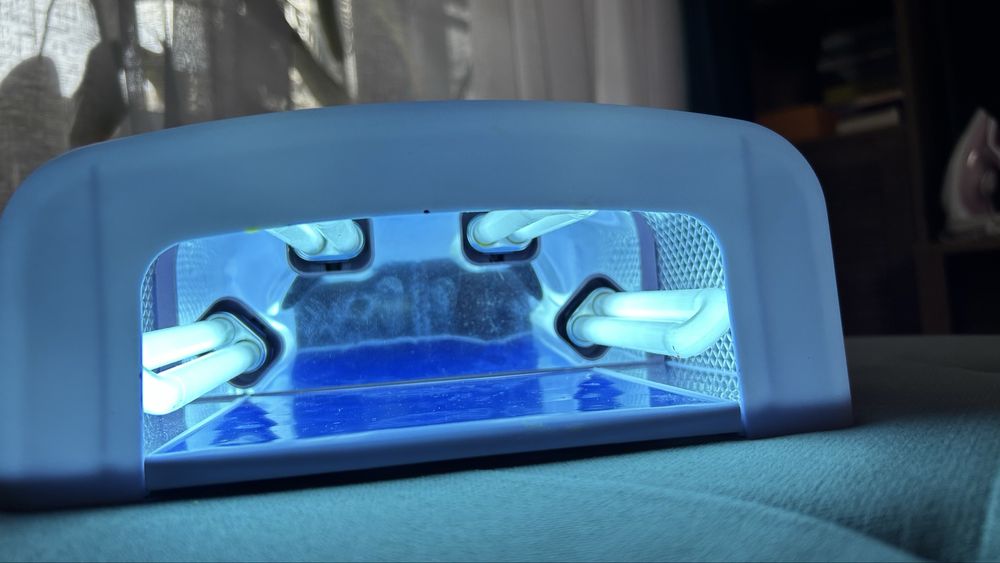 Lampa UV pentru unghii cu gel