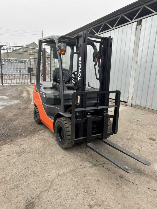 Продам вилочный погрузчик (кара)