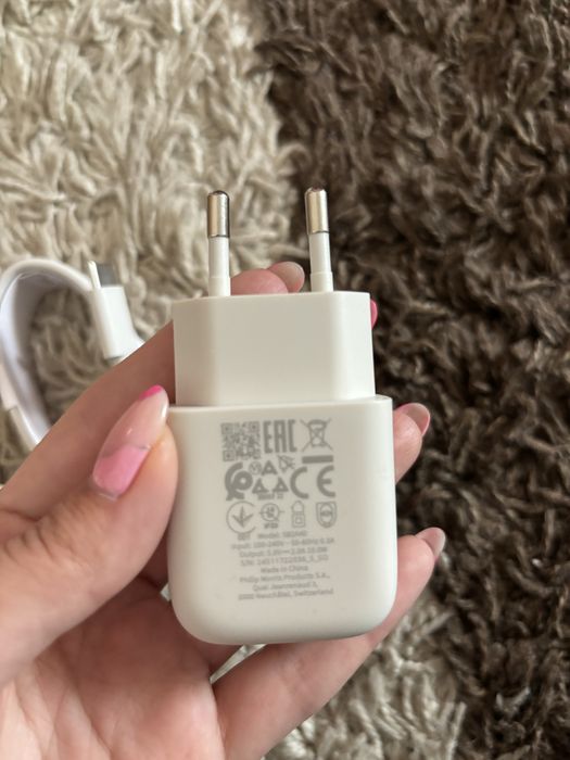 Адаптер и кабел- чисто нов