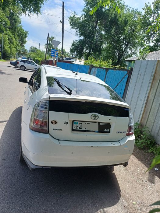 Тайота Приус  гибрид