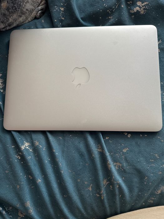 MacBook Air 13” (2011) – Intel i5, 4GB RAM, SSD 128GB – macOS curat