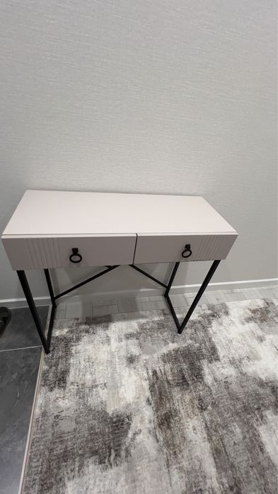 Консоль в прихожую