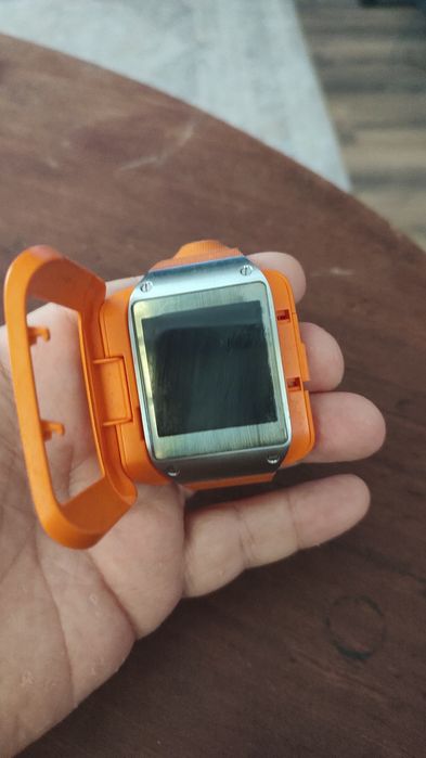 Смарт часовник Sansung Galaxy Gear