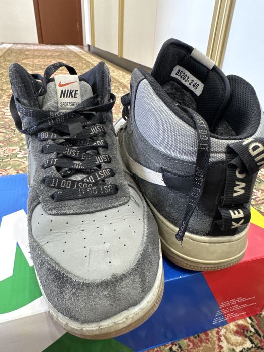 Продам серые красовки NIKE