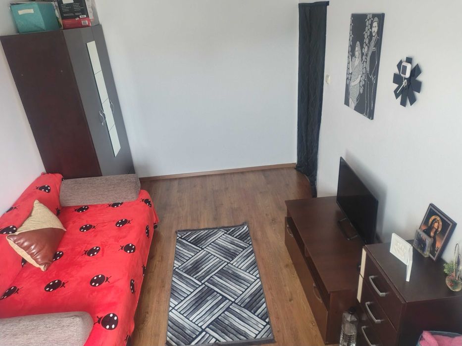 Închiriez garsonieră !