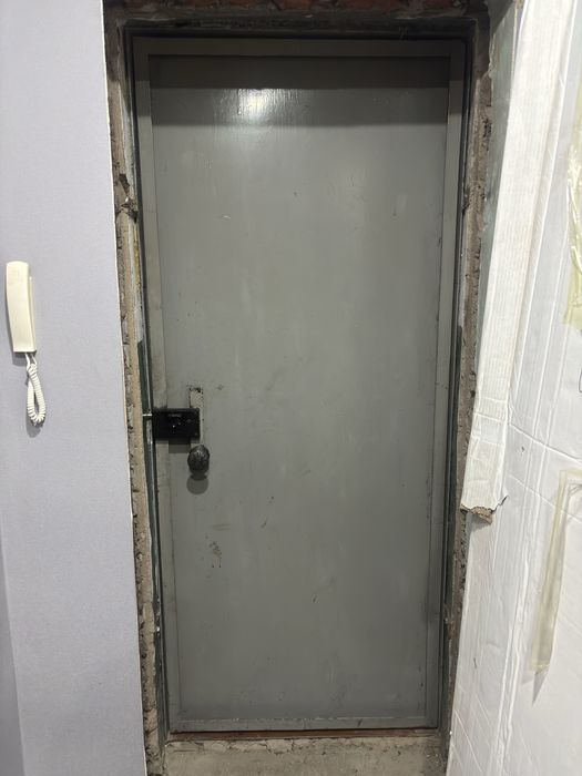 продам входную дверь