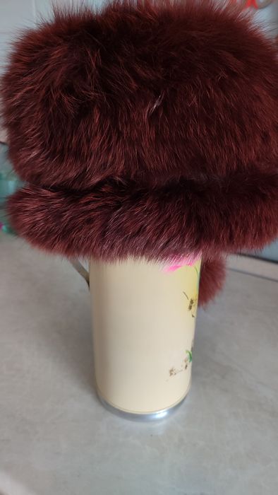 Продам женскую зимнюю шапку