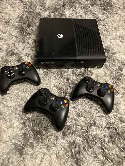 vand xbox 360 cu 3 controllere si 9 jocuri