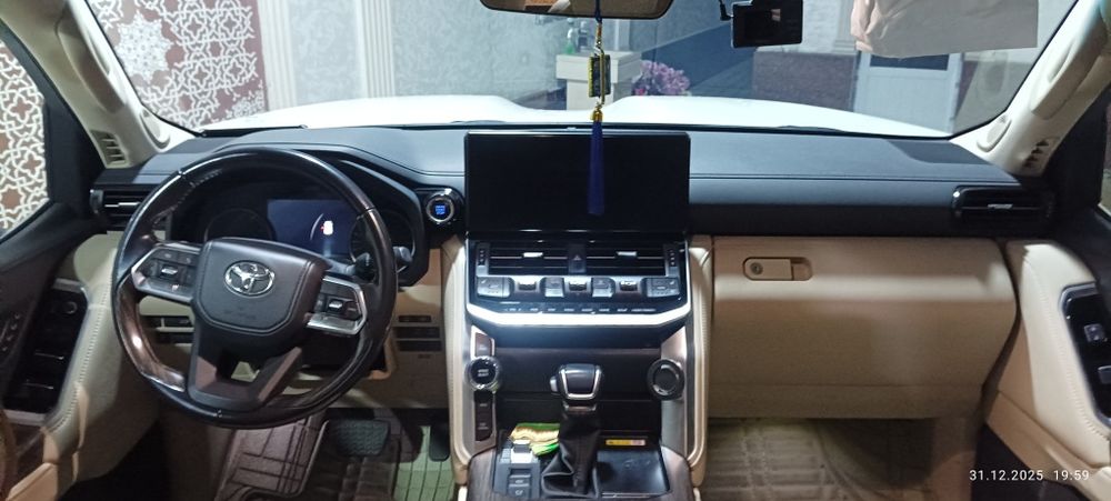 Toyota land kruizer 300