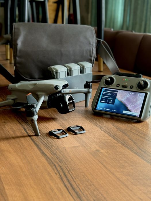 Продам дрон DJI Air 3S хорошем состоянии.