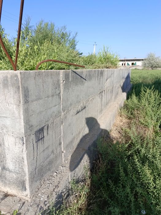 Участка сотилади каробчида 6сотихли фундаменти билан