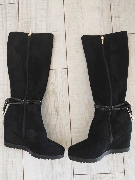 Дамски велурени ботуши