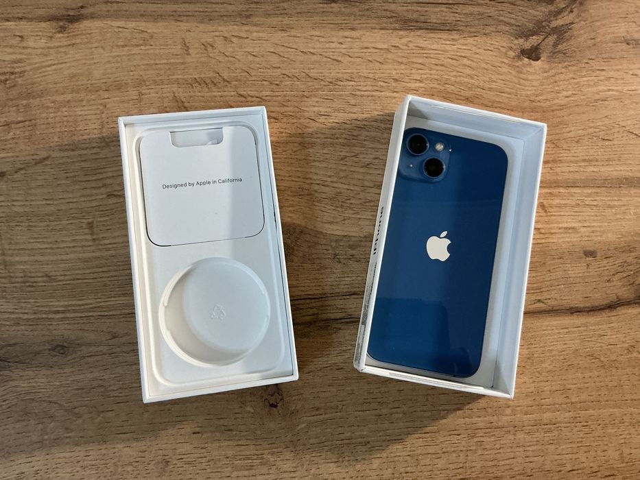Продаю iPhone 13 128 ГБ синий