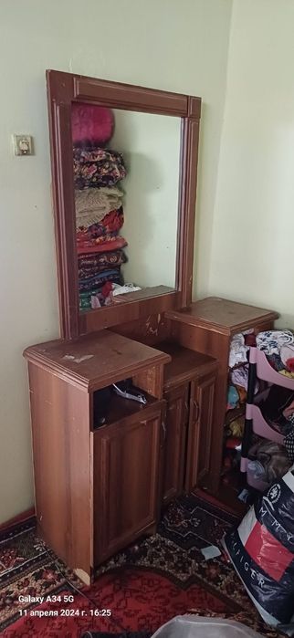 Шкаф трюмо диван тумбочка хаммаси сотилади бир ярким милион минг кели