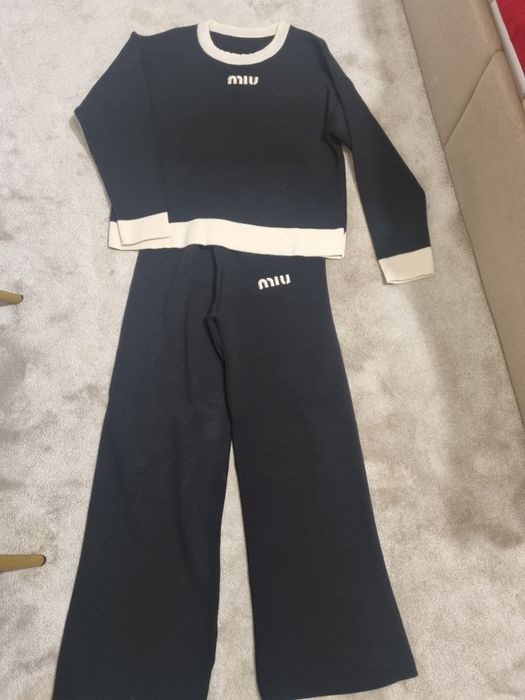 Комплект в цвят екрю, Djofra