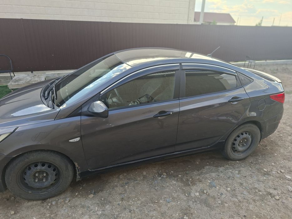 Hyundai accent 2012