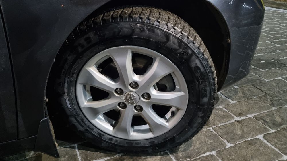 Продам оригинальные диски и шины от камри 40-45 в хорошем состояние