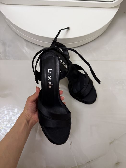 Чёрные босоножки на удобном каблуке размер 37,бренд LA SCADA (Турция)