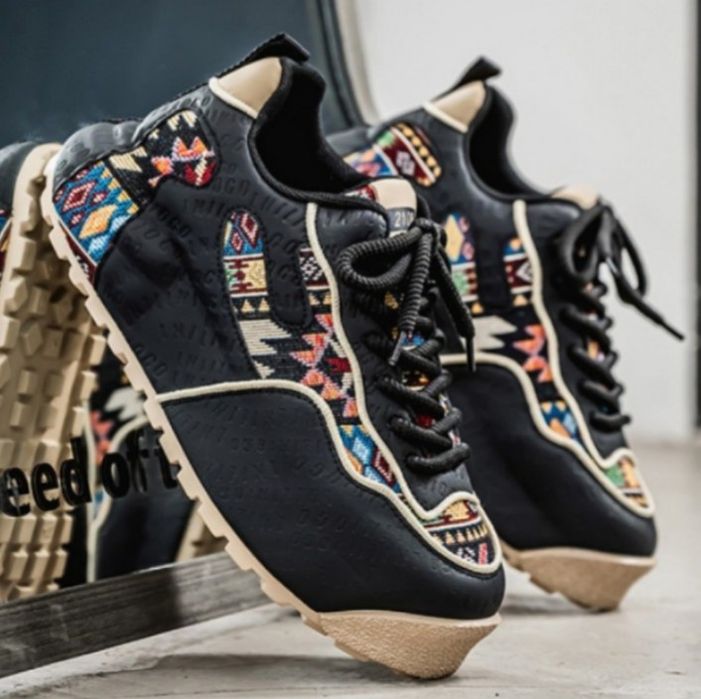 Продам кроссовки новые 42,43