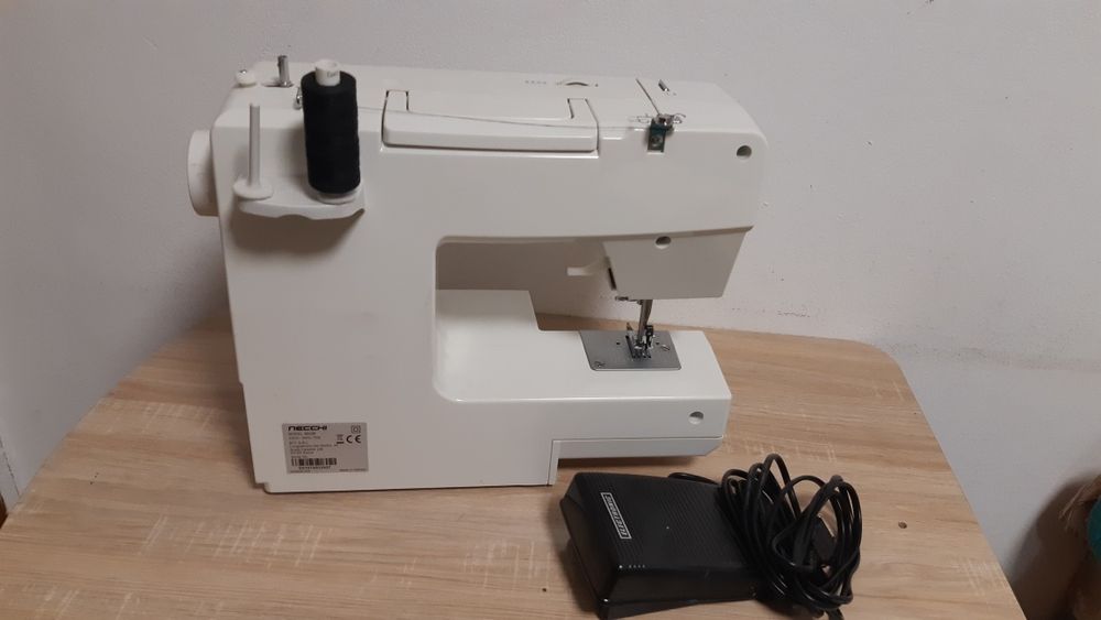 Mașină de cusut Necchi M20