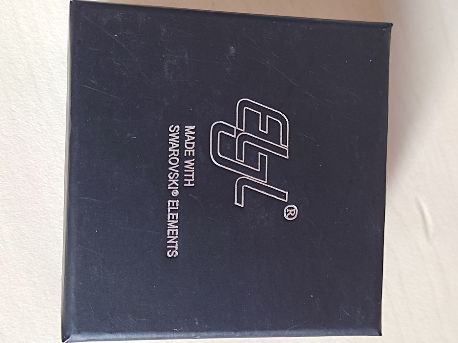 Обеци с камъчета Swarovski