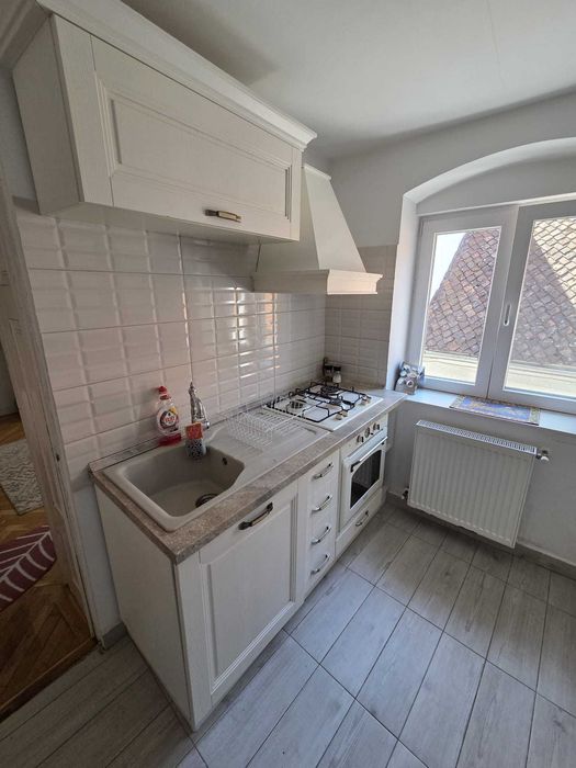 Inchiriez apartament 2 camere ultracentral, proprietar, complet mobilat Brasov – Str. Cerbului, la 100m de Piata Sfatului, 30m de str sforii