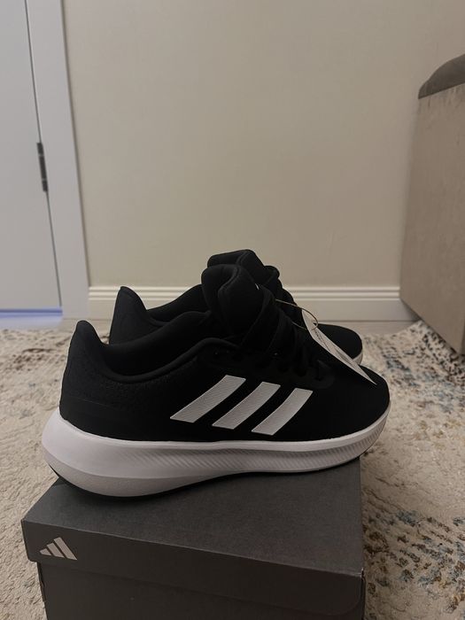 Adidas кросовка новый