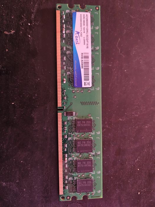 Sunt 3  plăcuțe de 2GB DDR2 Samsung, identice (model: M378T5663RZ3)
