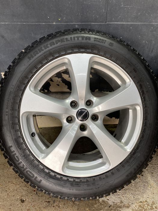 Зимняя резина R19 NOKIAN HAKKAPELITTA с дисками от BMW X5
