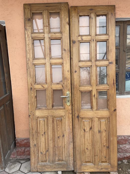 Б/у деревяные двери без коробки