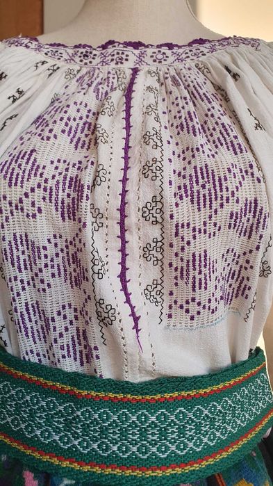 REDUCERE PRET 25%! Costum popular (ie/camasa, valnic/fota/catrinta/opr