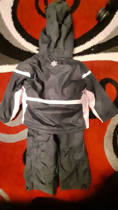 Vând costum schi/ski NOU copii