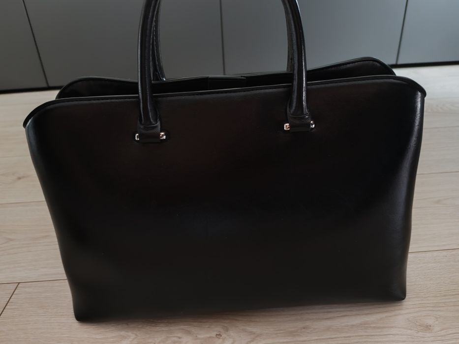 Vând poșetă Stradivarius noua