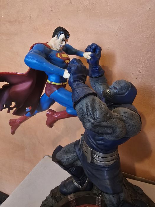 Статуя Superman vs Darkseid