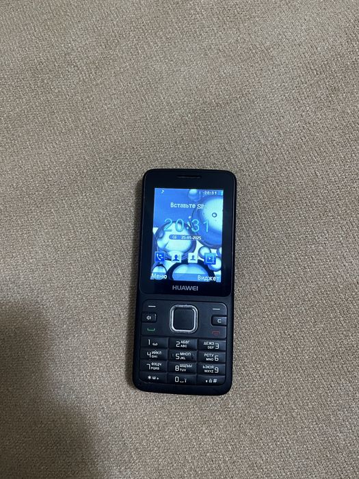 Кнопочный телефон Huawei