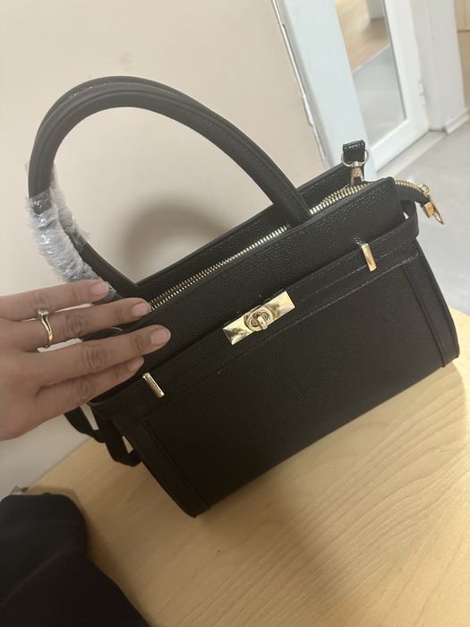 Чанта черна чанта