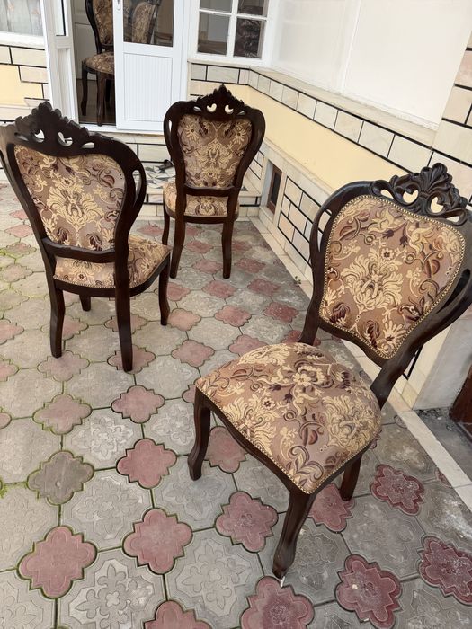 Стулья каждый по 300.000 сум