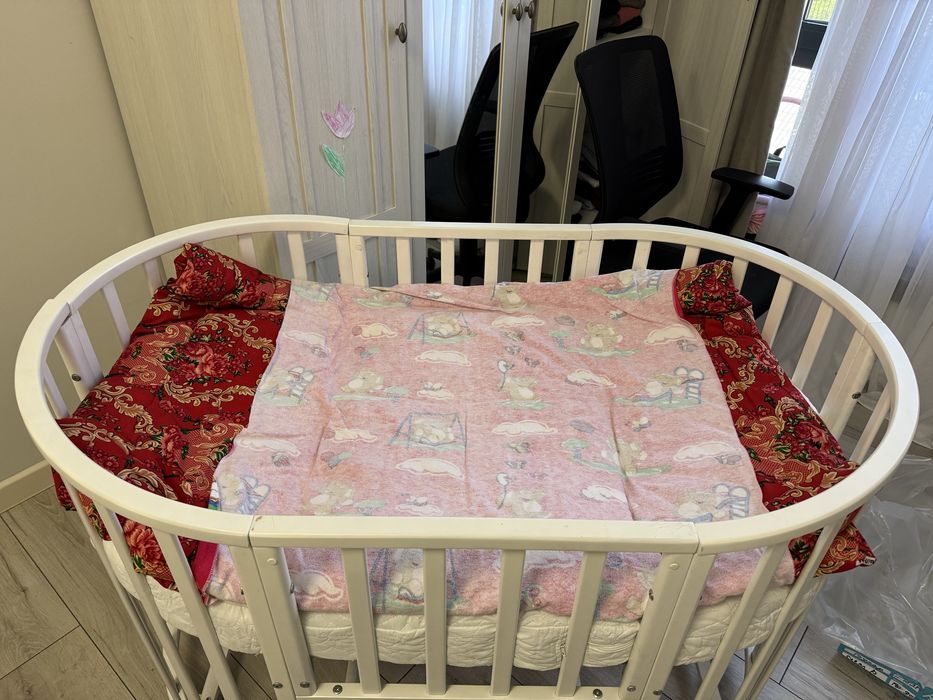 Продам кровать детскую овальную