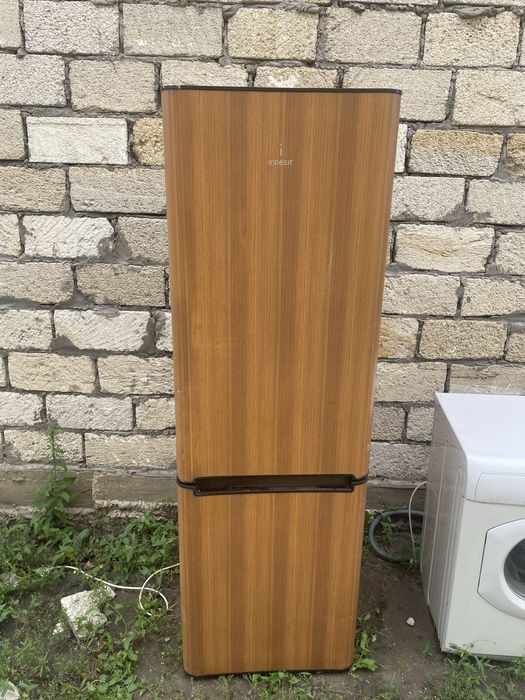 Продам холодильник Индезит