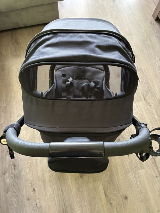 Детска количка MAXI-COSI LARA 2, много лека и компактна