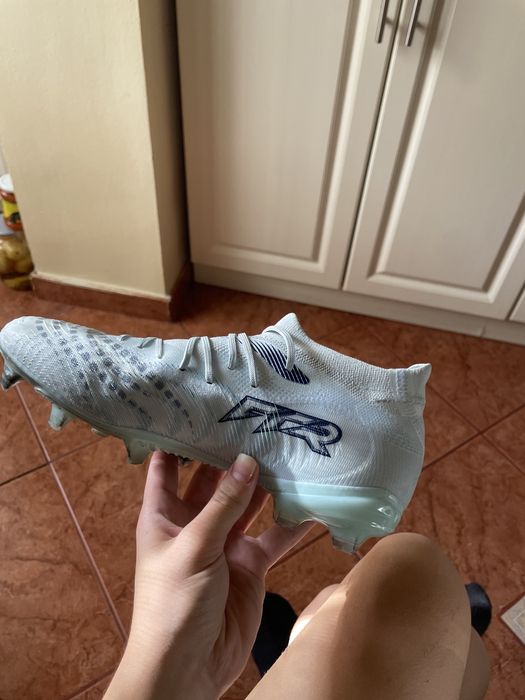Ghete de fotbal Puma future 8 nou