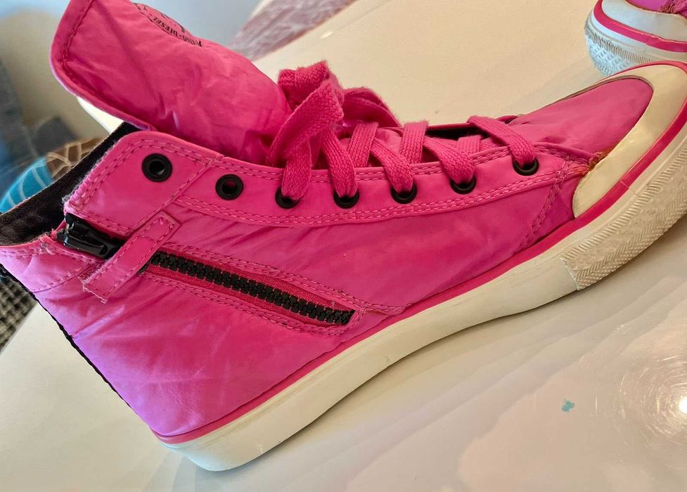 Намалени Diesel, оригинални спортни обувки с лого, размер 39.