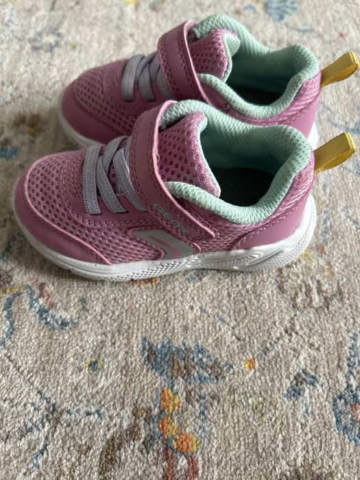 Продам кроссовки geox для малышей