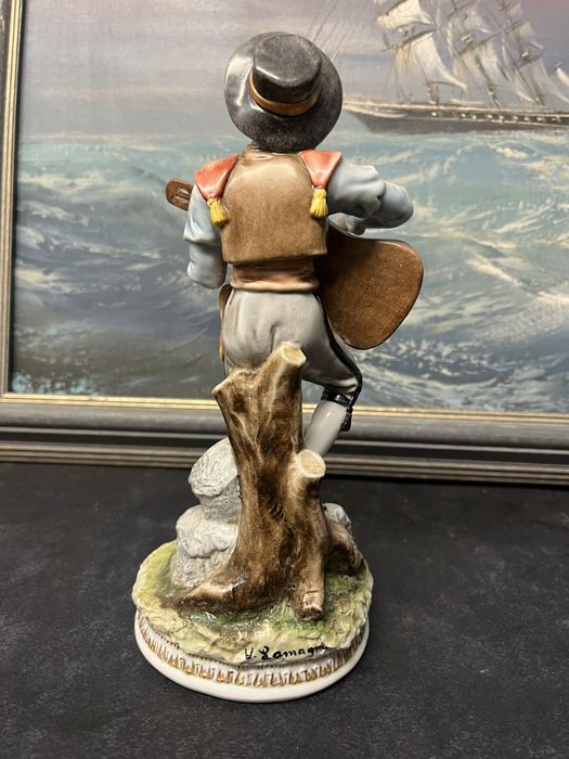 Порцеланова фигура-Момче с китара,Capodimonte,Italiy