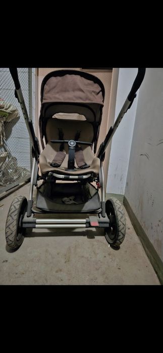 Продам коляску maxi-cosi  коричневую