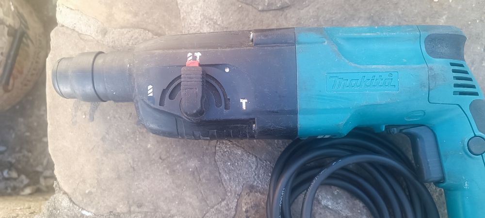 Перфоратор Makita HR2450